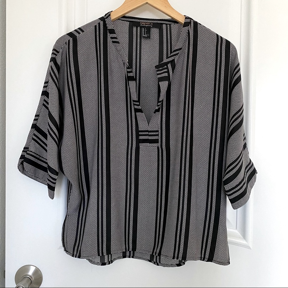 Forever21 Blouse. Black and white. Small